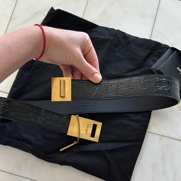 Saint Laurent Black Belt Bag with Luxurious Design - Picture 5 of 5